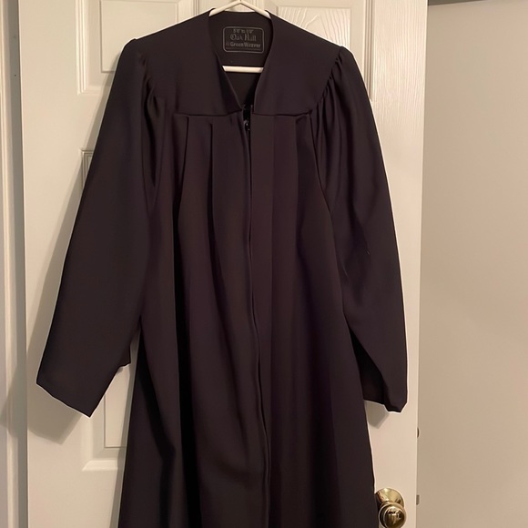 Black graduation gown - Picture 1 of 2